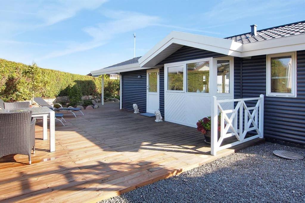 Eksklusiv Sommerhus Beliggende I Vandkanten Munkebo Exterior foto