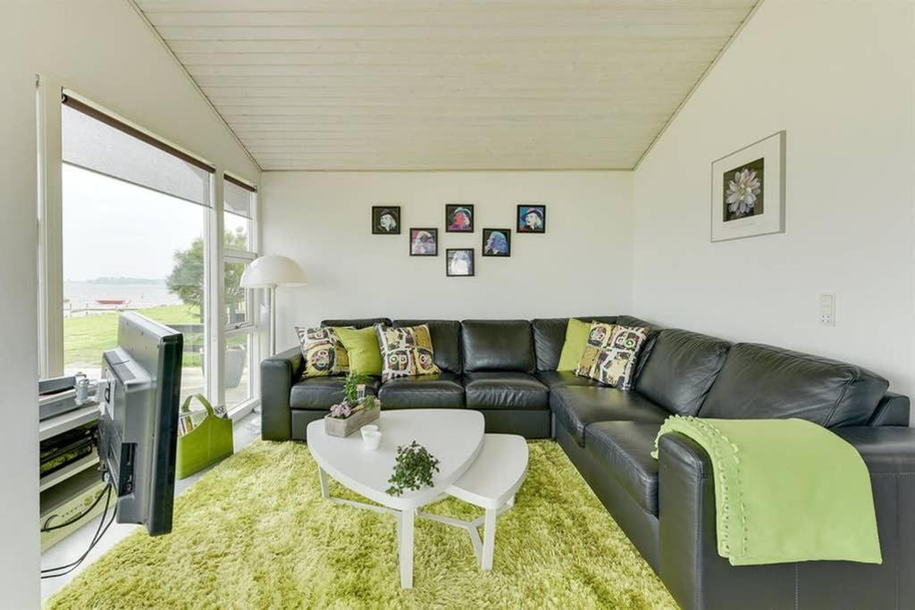 Eksklusiv Sommerhus Beliggende I Vandkanten Munkebo Exterior foto